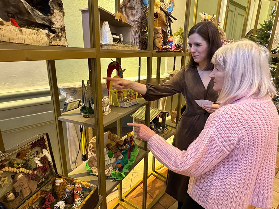 Obrady jury konkursu szopek bożonarodzeniowych 2025