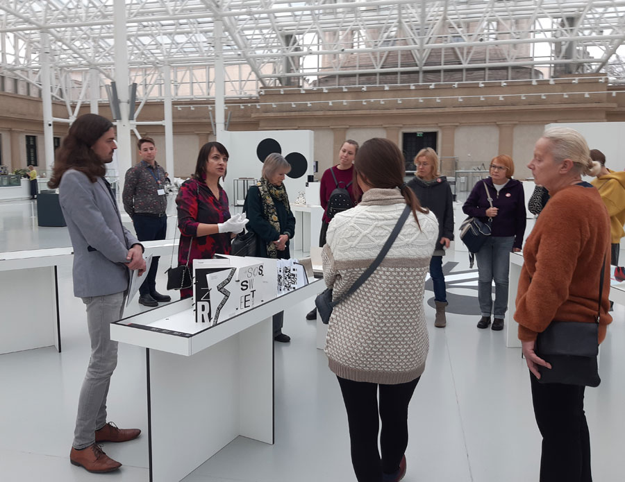 Oprowadzanie po wystawie „Ogólnopolski Przegląd Sztuki Książki. II Wrocławskie Triennale”