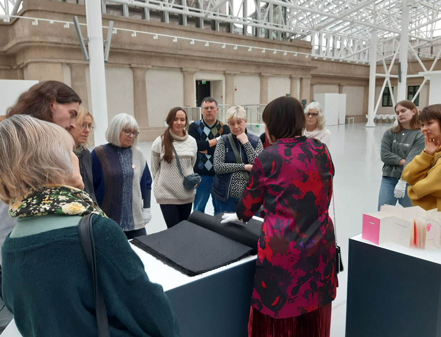 Oprowadzanie po wystawie „Ogólnopolski Przegląd Sztuki Książki. II Wrocławskie Triennale”