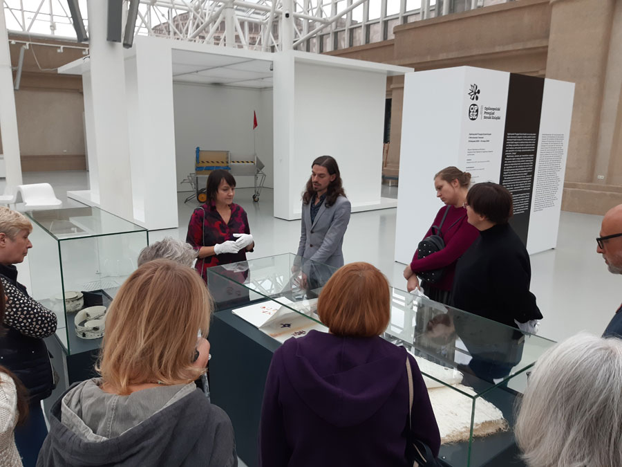 Oprowadzanie po wystawie „Ogólnopolski Przegląd Sztuki Książki. II Wrocławskie Triennale”