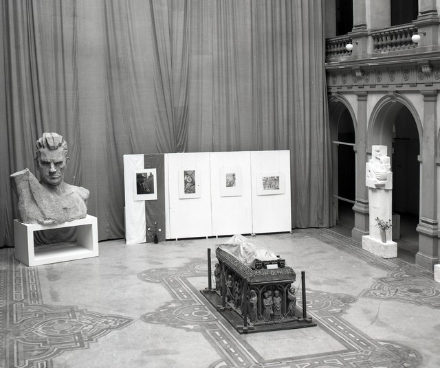 Widok wystawy „Xawery Dunikowski (1875–1964)” w Muzeum Narodowym we Wrocławiu, 1964 r.