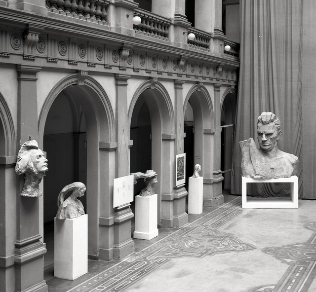 Widok wystawy „Xawery Dunikowski (1875–1964)” w Muzeum Narodowym we Wrocławiu, 1964 r.