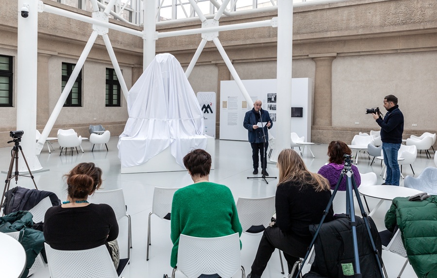 Udostępnienie rzeźby „Popiersie robotnika” autorstwa Xawerego Dunikowskiego w Pawilonie Czterech Kopuł Muzeum Sztuki Współczesnej