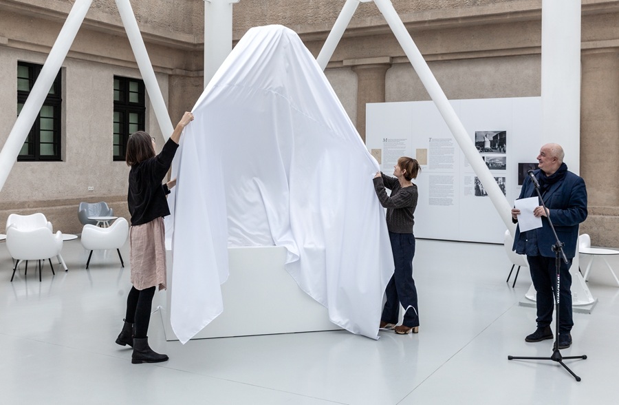 Udostępnienie rzeźby „Popiersie robotnika” autorstwa Xawerego Dunikowskiego w Pawilonie Czterech Kopuł Muzeum Sztuki Współczesnej