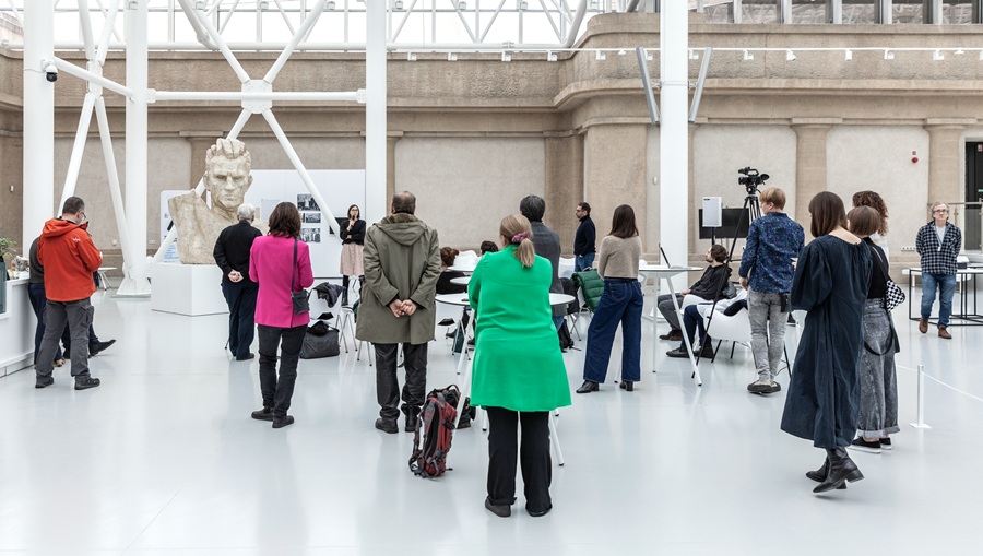 Udostępnienie rzeźby „Popiersie robotnika” autorstwa Xawerego Dunikowskiego w Pawilonie Czterech Kopuł Muzeum Sztuki Współczesnej