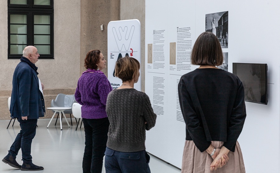 Udostępnienie rzeźby „Popiersie robotnika” autorstwa Xawerego Dunikowskiego w Pawilonie Czterech Kopuł Muzeum Sztuki Współczesnej