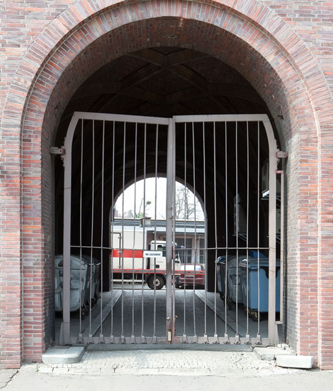 Jaroslav Vonka (warsztat), krata wjazdu na dziedziniec poczty przy ul. Z. Krasińskiego we Wrocławiu, ok. 1929 (stan w 2015 r); fot. A. Podstawka