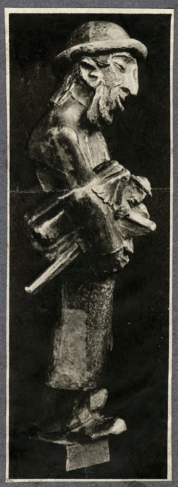 Jaroslav Vonka, figura mężczyzny w kapeluszu z kraty poczty przy ul. Z. Krasińskiego we Wroclawiu, stan ok. 1932; fot. z archiwum Josefa Peška, Hradec Kralove