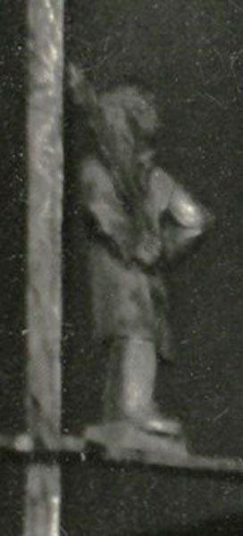 Jaroslav Vonka, figura garbusa z kraty poczty przy ul. Z. Krasińskiego we Wrocławiu, stan ok. 1932; fot. z archiwum Josefa Peška, Hradec Kralove