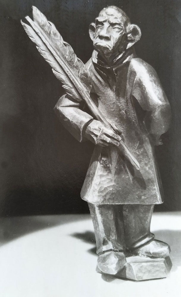 Jaroslav Vonka, figura garbusa z kraty poczty przy ul. Z. Krasińskiego we Wrocławiu, stan ok. 1932; fot. z archiwum Josefa Peška, Hradec Kralove