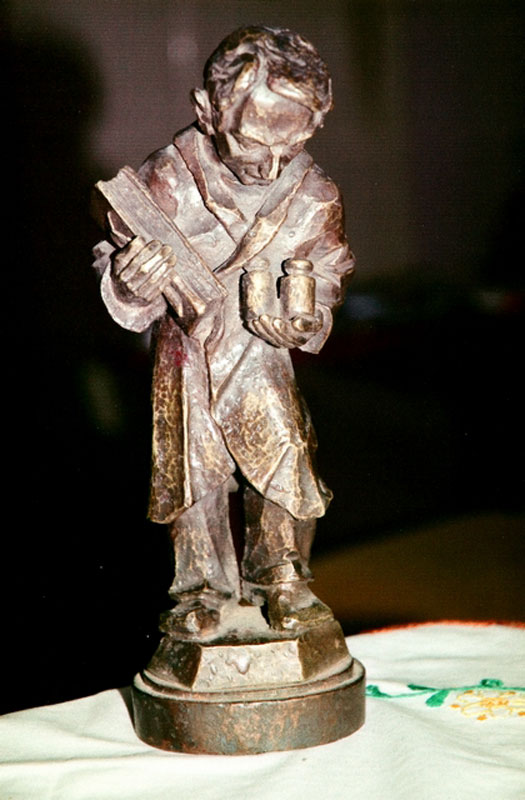 Jaroslav Vonka, figura mężczyzny z książką i odważnikami z kraty poczty przy ul. Krasińskiego we Wrocławiu; fot. ze zbiorów rodziny Jaroslava Vonki w Hořicach