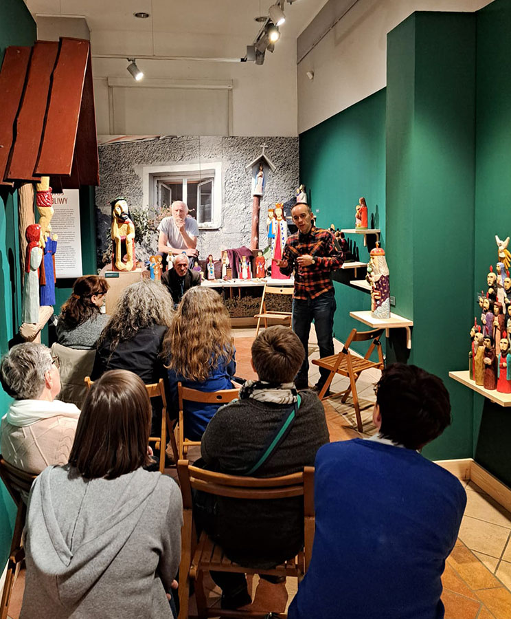Spotkanie z rzeźbiarzem Janem Giejsonem w Muzeum Etnograficznym