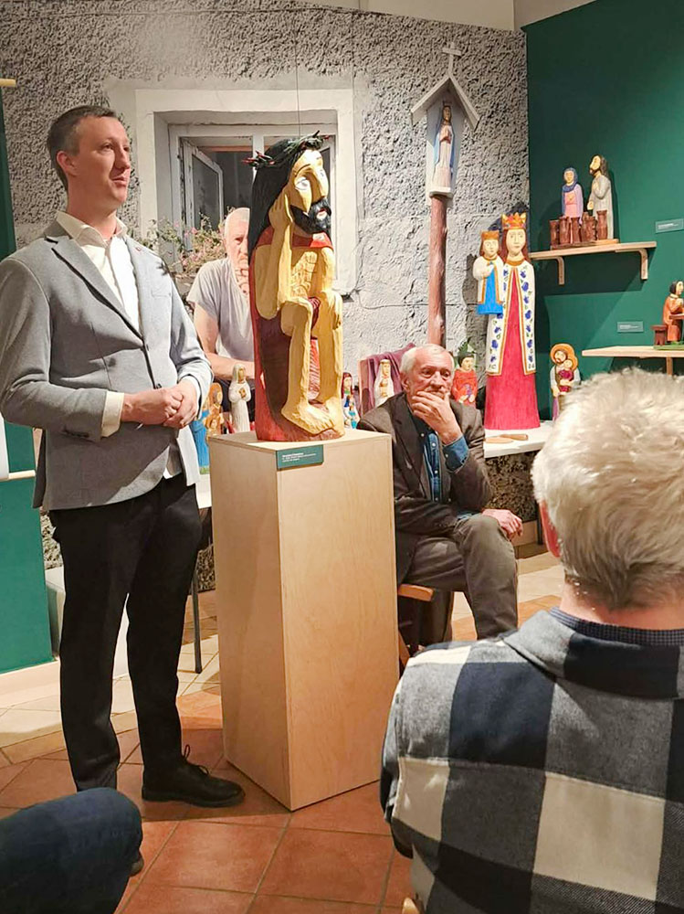 Spotkanie z rzeźbiarzem Janem Giejsonem w Muzeum Etnograficznym