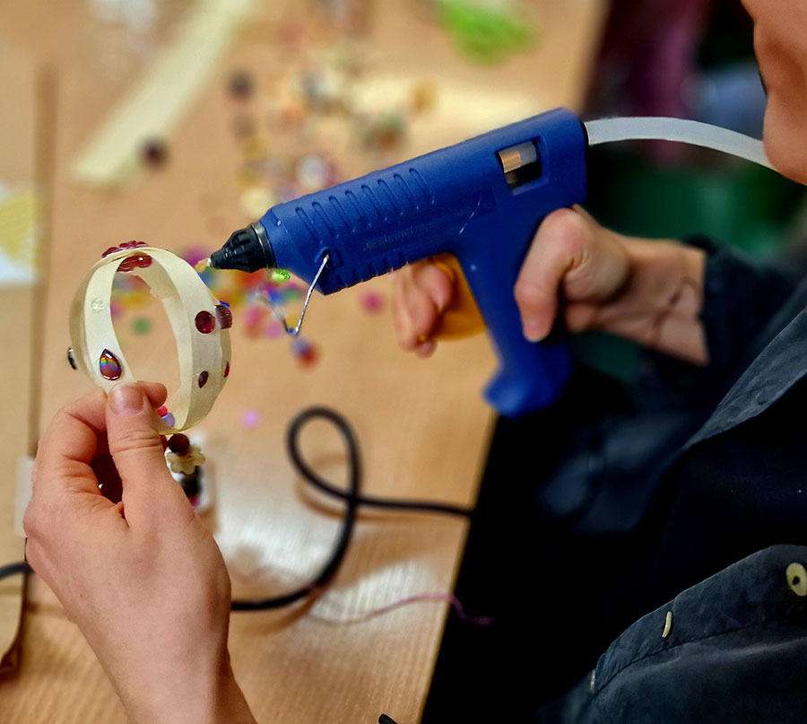 Przedświąteczne warsztaty w Etno – ozdoby z wiórów