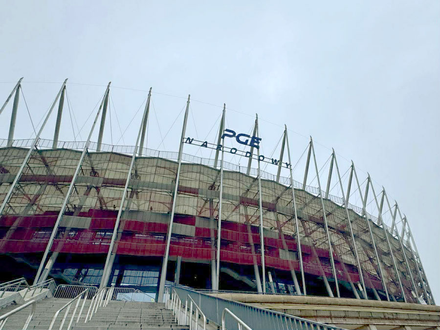 Obrady jury konkursu „Spotkania ze sztuką” na stadionie PGE Narodowy w Warszawie