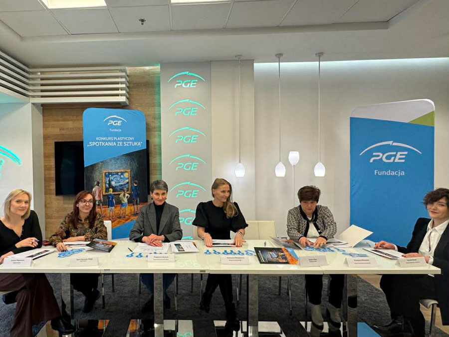 Obrady jury konkursu „Spotkania ze sztuką”