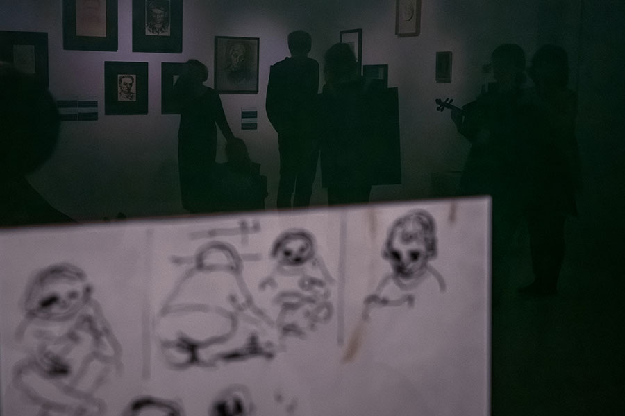 Paint it black/paraliż serca | Teatr Czterech 18.01, g. 18:04 Próba teatralna na finisaż wystawy „Waldemar Cwenarski. Czułość. Powroty i poszukiwania” w Pawilonie Czterech Kopuł – Teatr Czterech