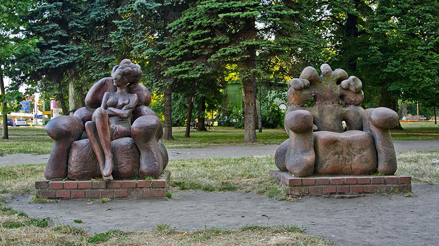 Kamienne fotele Anny Malickiej-Zamorskiej