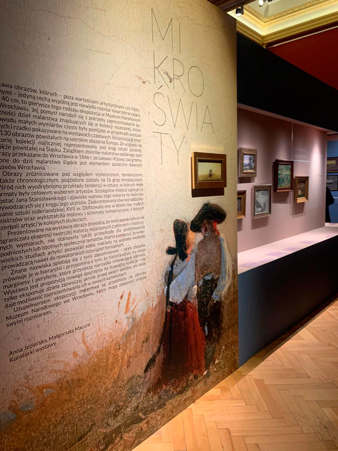 Oprowadzanie dla członków Stowarzyszenia Przyjaciół Muzeum Narodowego we Wrocławiu po wystawie „Mikroświaty”