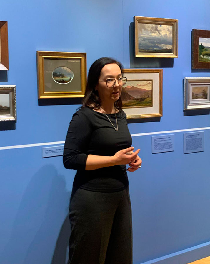 Oprowadzanie dla członków Stowarzyszenia Przyjaciół Muzeum Narodowego we Wrocławiu po wystawie „Mikroświaty”