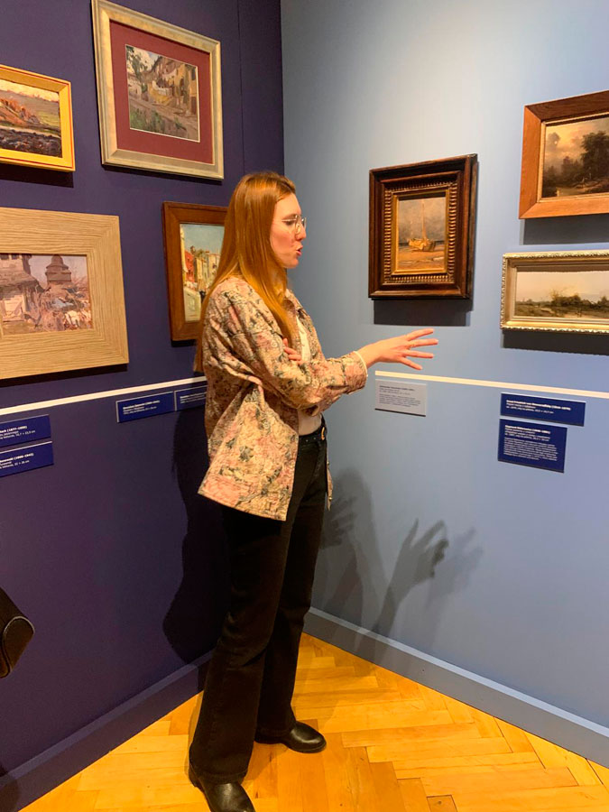 Oprowadzanie dla członków Stowarzyszenia Przyjaciół Muzeum Narodowego we Wrocławiu po wystawie „Mikroświaty”