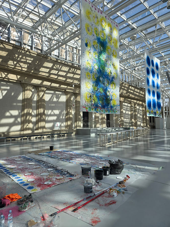 Przygotowania do wystawy „Wschód słońca na Zachodzie”