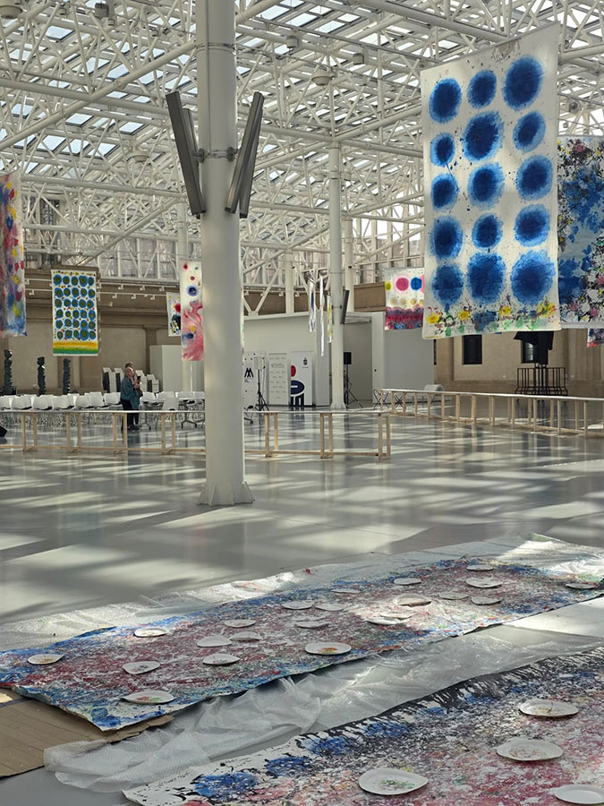 Przygotowania do wystawy „Wschód słońca na Zachodzie”