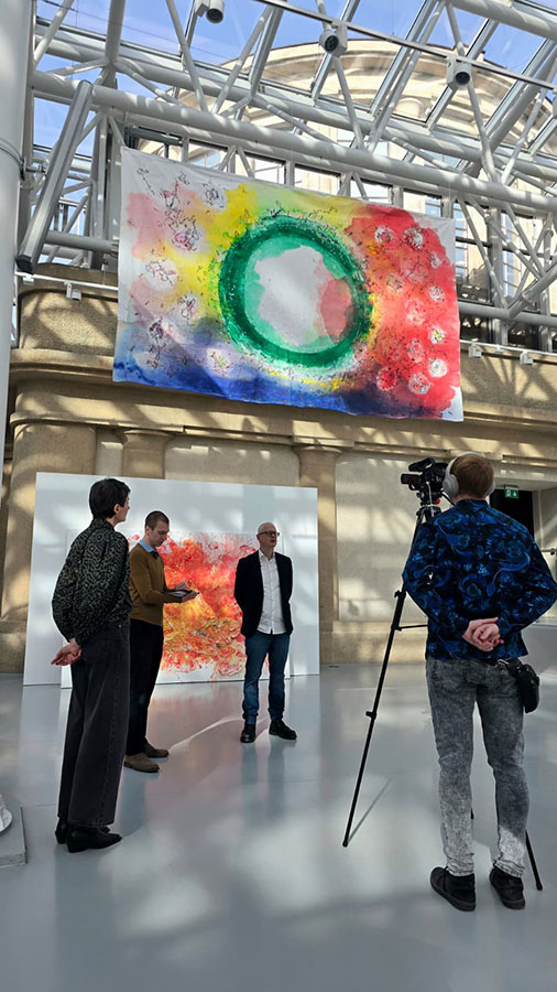 Przygotowania do wystawy „Wschód słońca na Zachodzie”