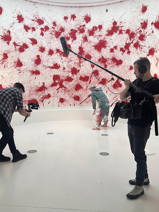 Przygotowania do wystawy „Wschód słońca na Zachodzie”