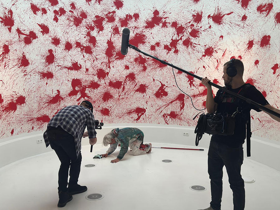 Przygotowania do wystawy „Wschód słońca na Zachodzie”