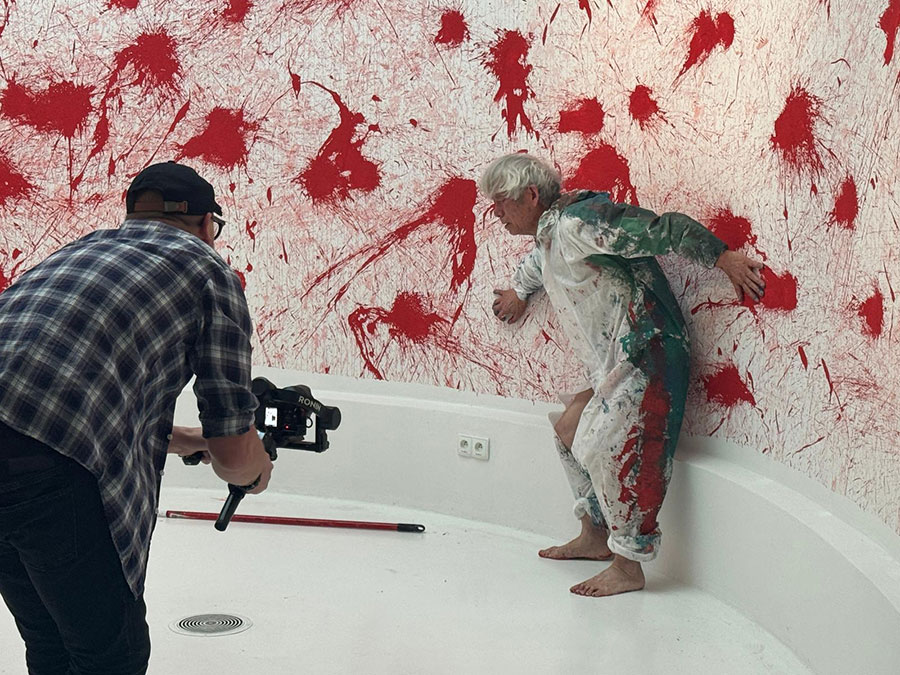 Przygotowania do wystawy „Wschód słońca na Zachodzie”