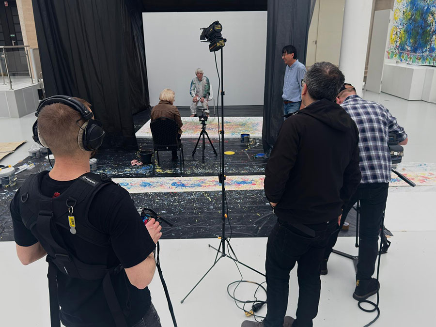 Przygotowania do wystawy „Wschód słońca na Zachodzie”