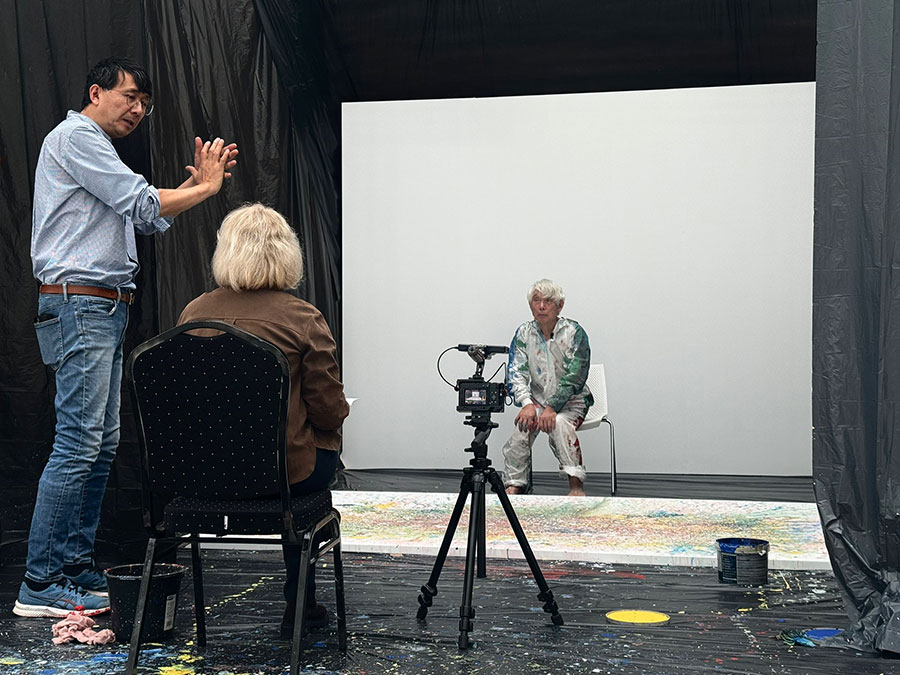 Przygotowania do wystawy „Wschód słońca na Zachodzie”