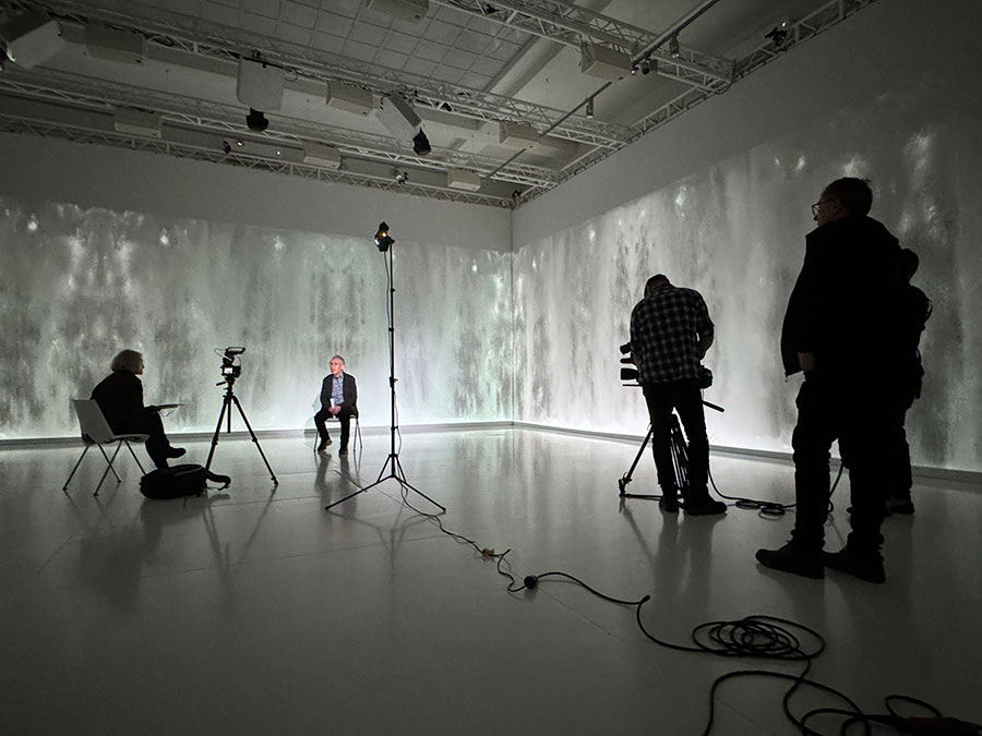 Przygotowania do wystawy „Wschód słońca na Zachodzie”