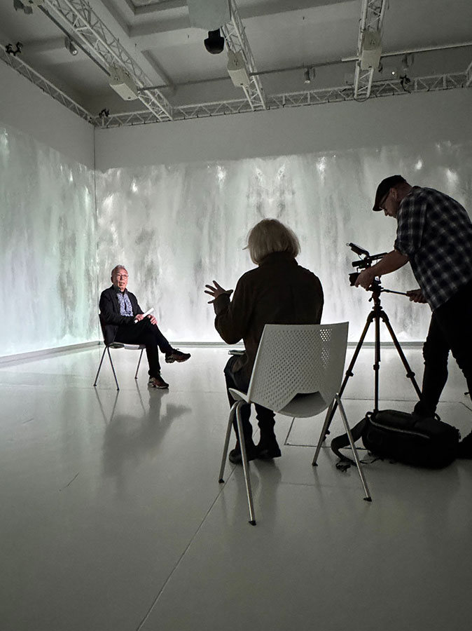 Przygotowania do wystawy „Wschód słońca na Zachodzie”