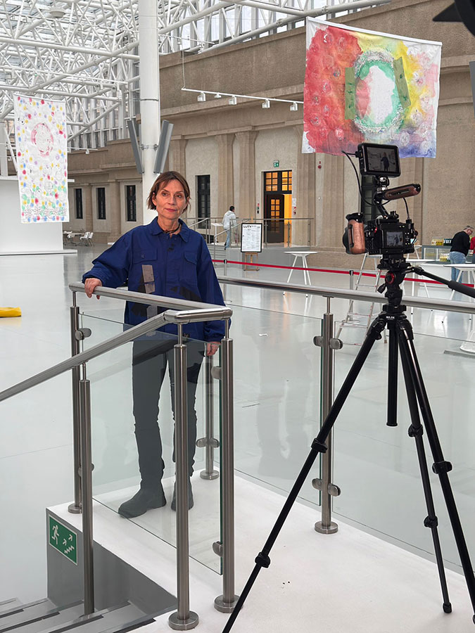 Przygotowania do wystawy „Wschód słońca na Zachodzie”