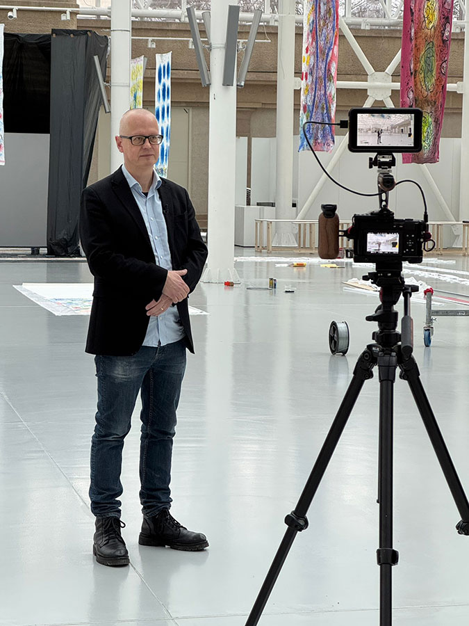 Przygotowania do wystawy „Wschód słońca na Zachodzie”