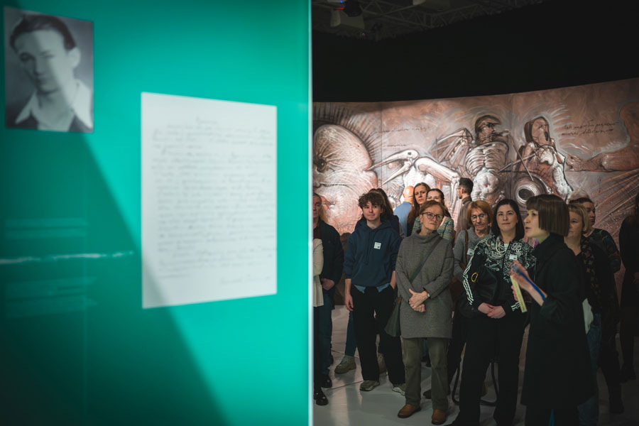 Teatr Czterech na zakończenie wystawy „Waldemar Cwenarski. Czułość. Powroty i poszukiwania”