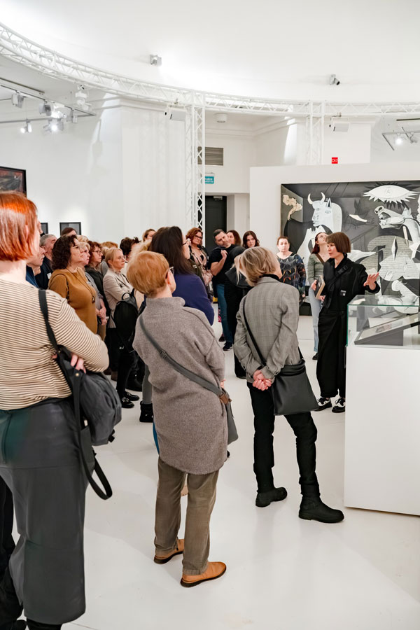 Teatr Czterech na zakończenie wystawy „Waldemar Cwenarski. Czułość. Powroty i poszukiwania”