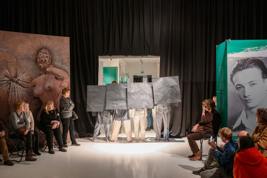 Teatr Czterech na zakończenie wystawy „Waldemar Cwenarski. Czułość. Powroty i poszukiwania”