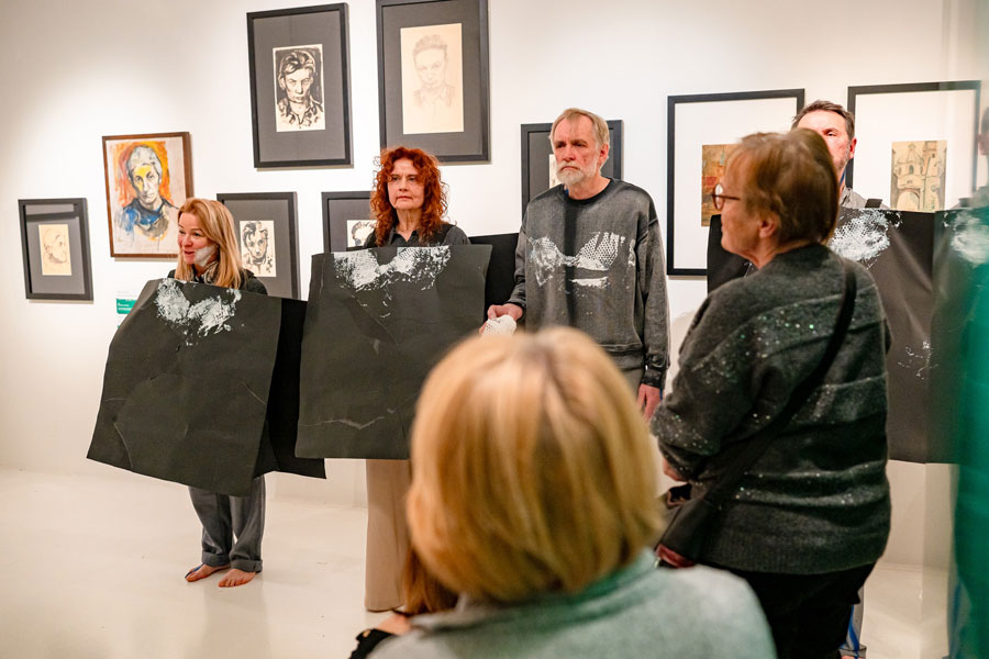 Teatr Czterech na zakończenie wystawy „Waldemar Cwenarski. Czułość. Powroty i poszukiwania”