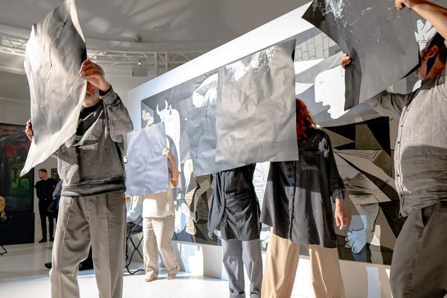 Teatr Czterech na zakończenie wystawy „Waldemar Cwenarski. Czułość. Powroty i poszukiwania”