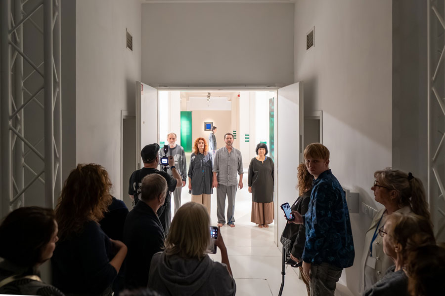 Teatr Czterech na zakończenie wystawy „Waldemar Cwenarski. Czułość. Powroty i poszukiwania”