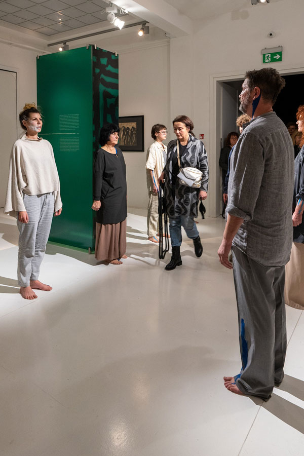 Teatr Czterech na zakończenie wystawy „Waldemar Cwenarski. Czułość. Powroty i poszukiwania”