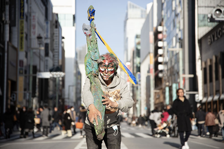 Yoshio Nakajima, Performans uliczny w Tokio, 2023