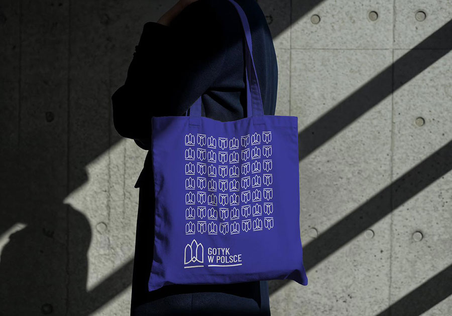 Logo projektu „Gotyk w Polsce” – torba z logotypem