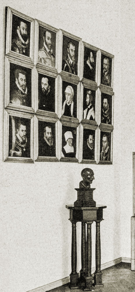 Portrety z „Galerii sławnych” oraz rzeźbiona głowa