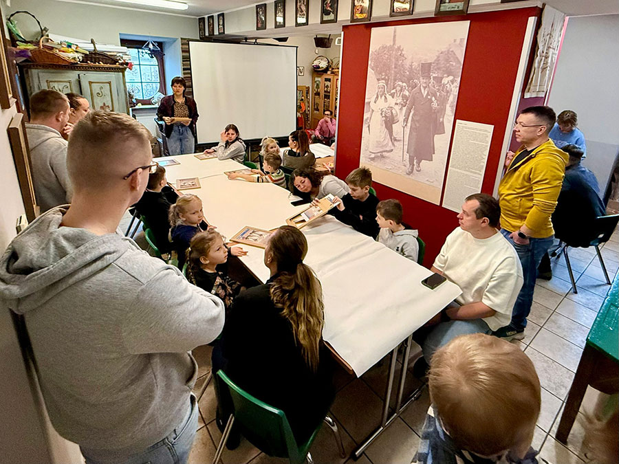 Warsztaty dla dzieci „Obrazy na szkle malowane”