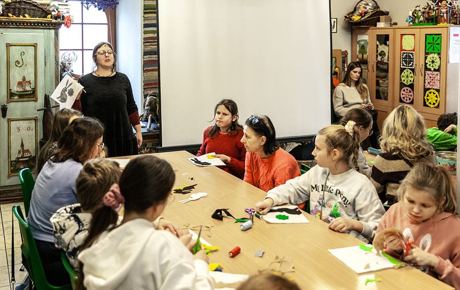 Ferie 2026 w Muzeum Etnograficznym, warsztaty „Aplikacja z królikiem”