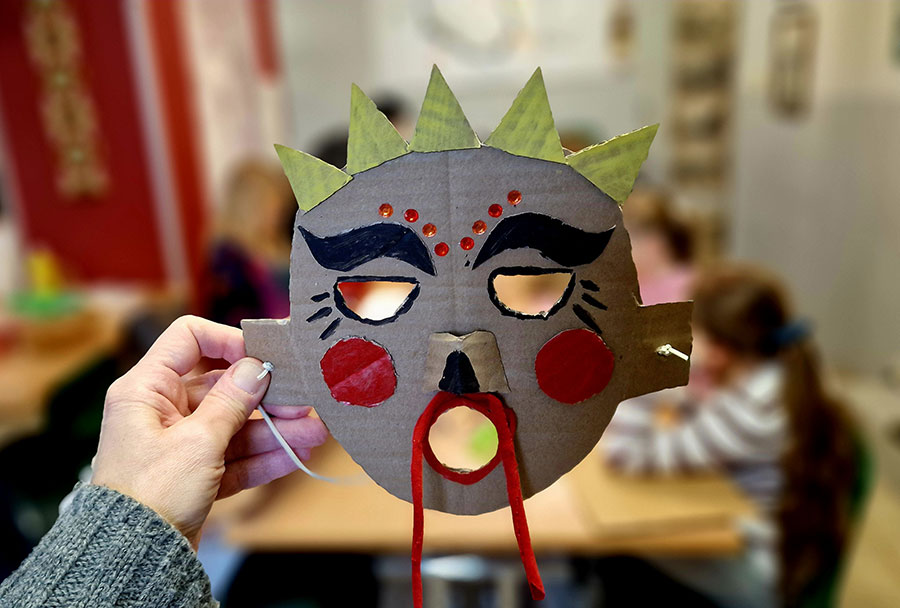 Warsztaty tworzenia ludowych masek karnawałowych w Muzeum Etnograficznym